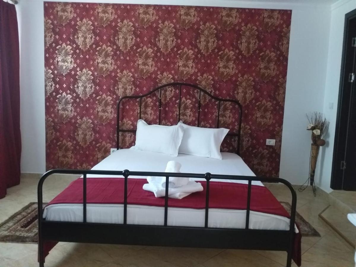 Casa Marronne Hotel Костинещи Екстериор снимка