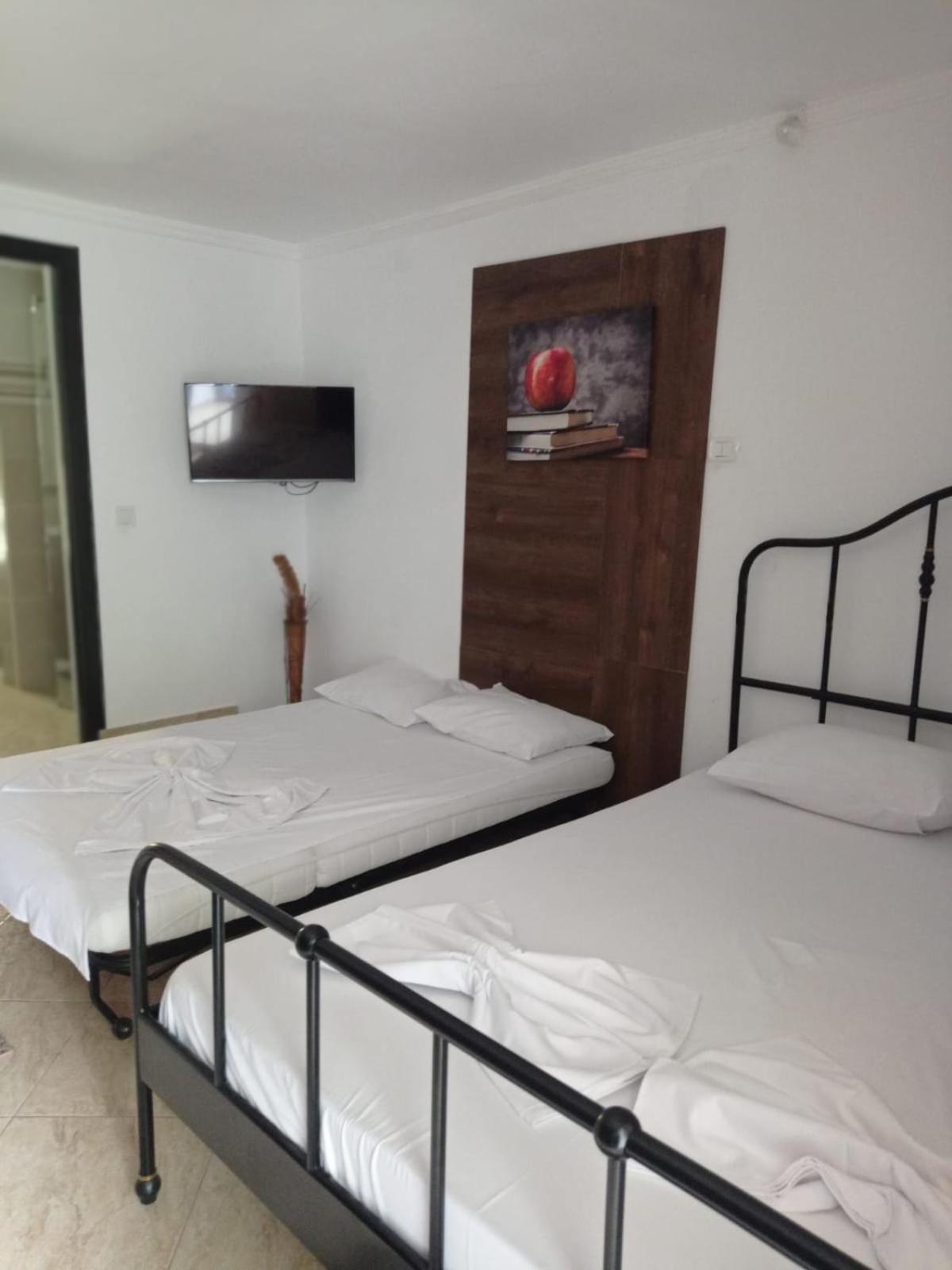 Casa Marronne Hotel Костинещи Екстериор снимка
